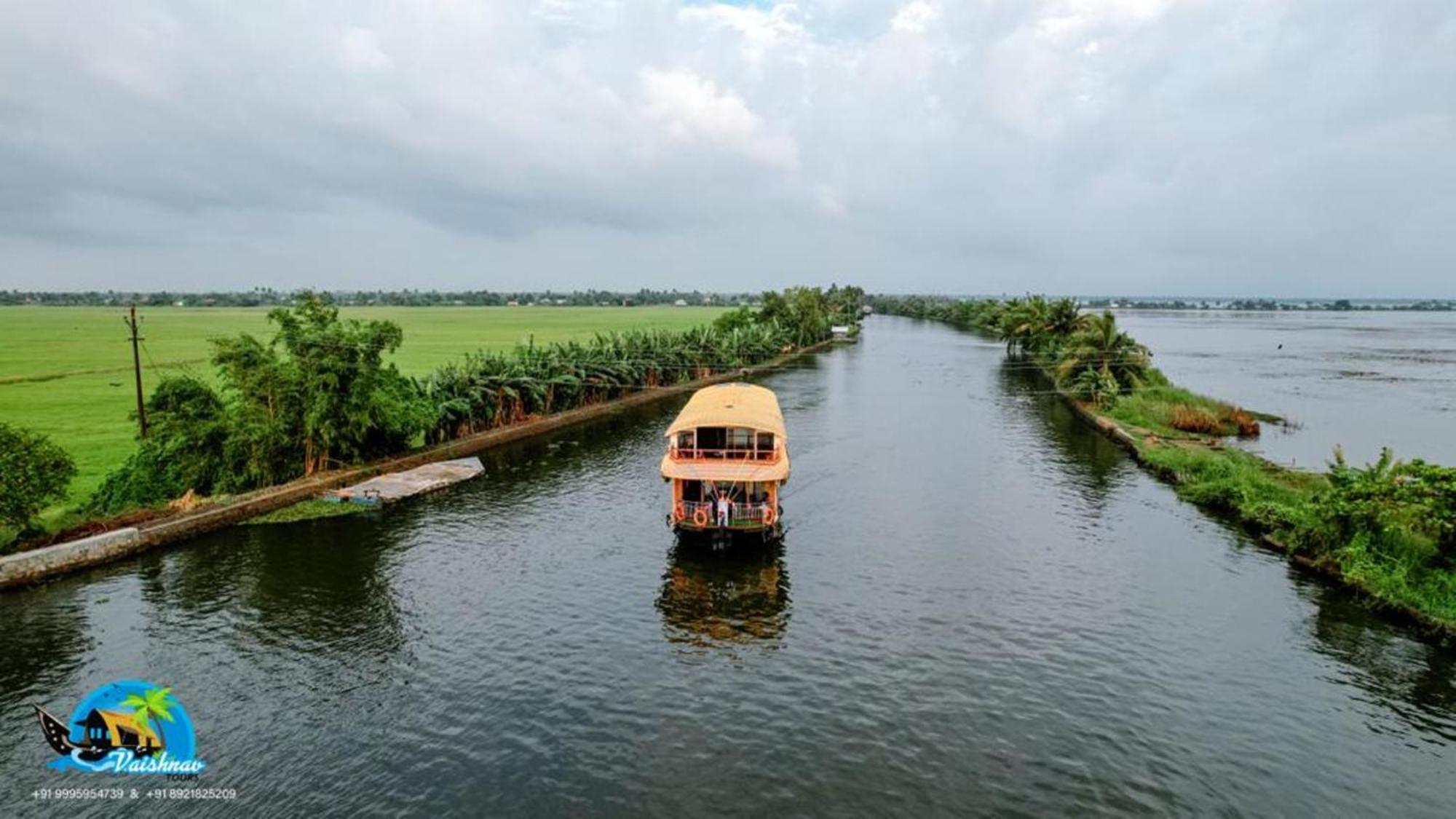 Vaishnav Tours Hotel Alappuzha Exterior photo