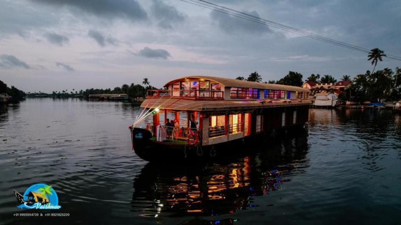 Vaishnav Tours Hotel Alappuzha Exterior photo