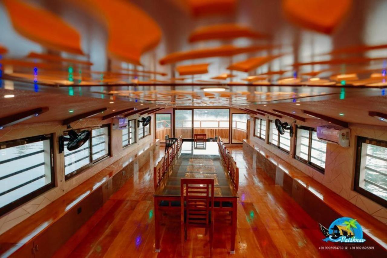 Vaishnav Tours Hotel Alappuzha Exterior photo