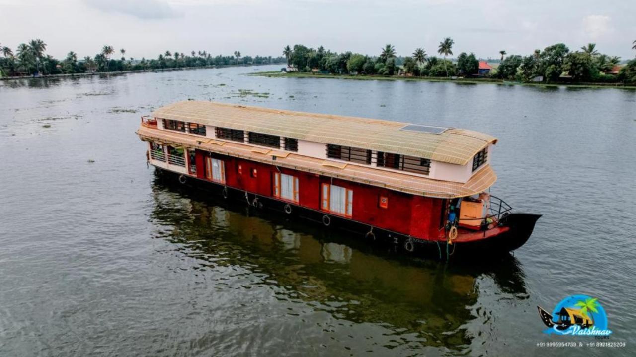 Vaishnav Tours Hotel Alappuzha Exterior photo