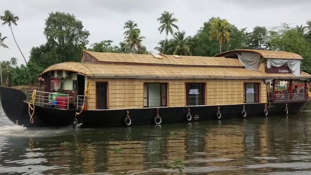Vaishnav Tours Hotel Alappuzha Exterior photo