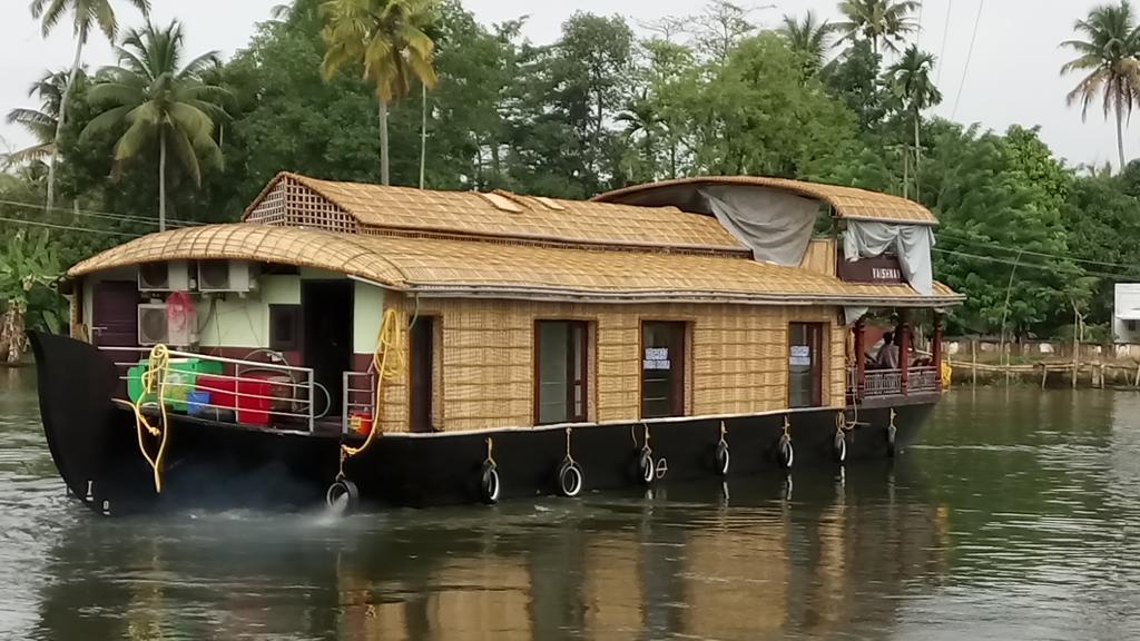 Vaishnav Tours Hotel Alappuzha Exterior photo