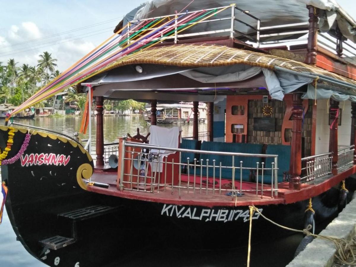 Vaishnav Tours Hotel Alappuzha Exterior photo