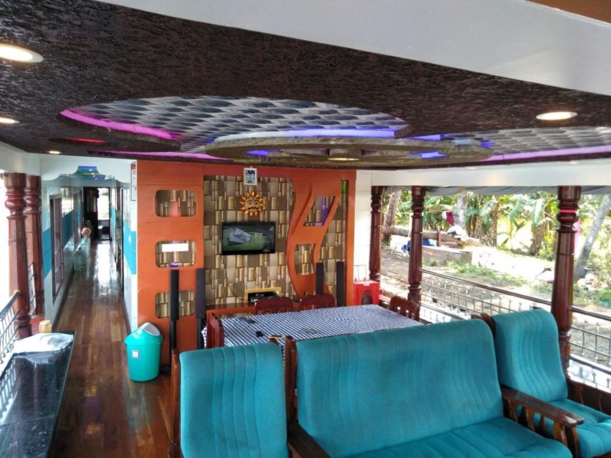 Vaishnav Tours Hotel Alappuzha Exterior photo