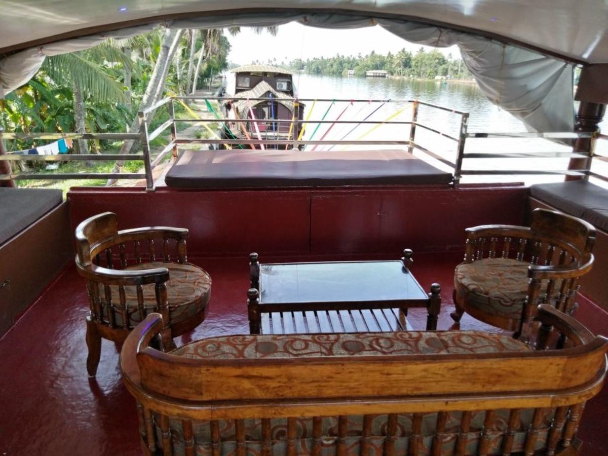 Vaishnav Tours Hotel Alappuzha Exterior photo